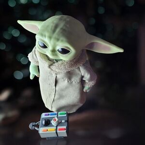 Star Wars baby yoda with remote